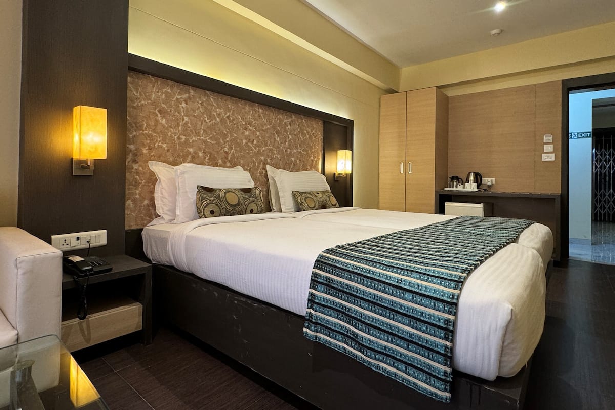 Executive Double or Twin Room | In-room safe, desk, blackout curtains, iron/ironing board