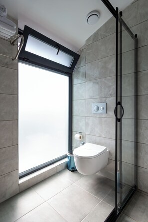 Jetted bath, free toiletries, hair dryer, slippers - ATM Suite Hotel (Eyup)