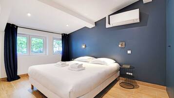 1 bedroom, desk, free WiFi, bed sheets