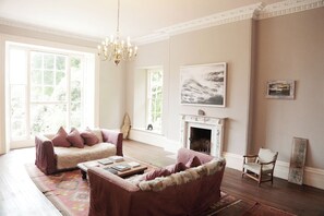 Smart-tv och eldstad