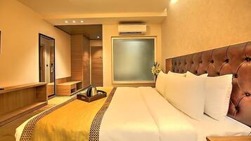 Deluxe Room | Desk, iron/ironing board, free WiFi