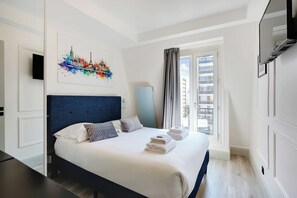 2 bedrooms, desk, iron/ironing board, travel crib