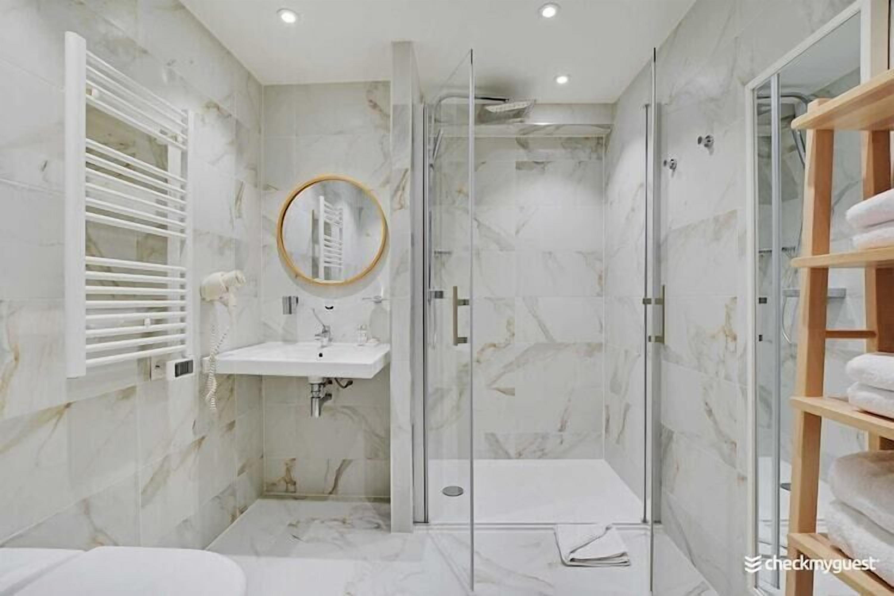 Shower, hair dryer, towels