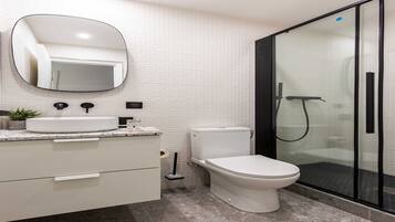 Dusche, Haartrockner, Handtücher