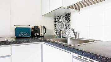 Fridge, microwave, stovetop, dishwasher