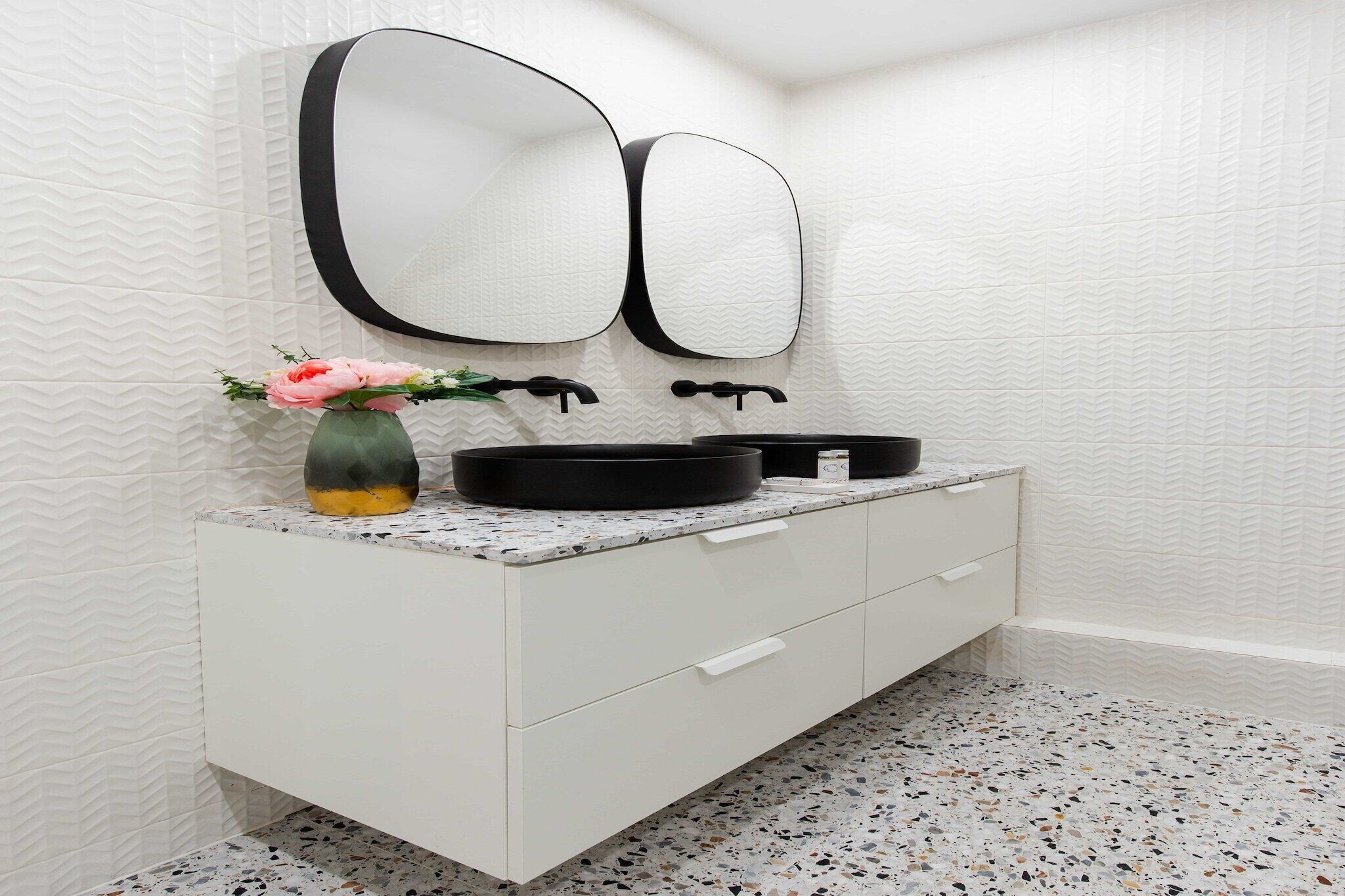 Een douche, een haardroger, handdoeken