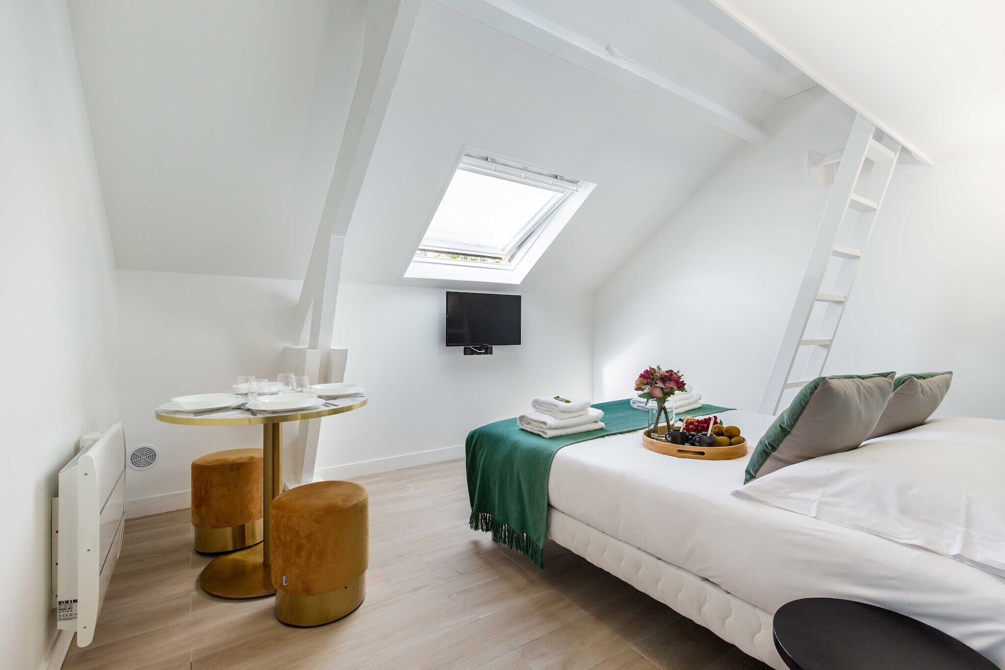 Iron/ironing board, free WiFi, bed sheets