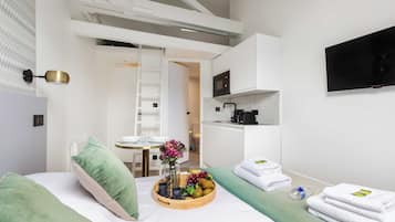 Een strijkplank/strijkijzer, wifi, beddengoed