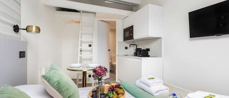 Iron/ironing board, WiFi, bed sheets