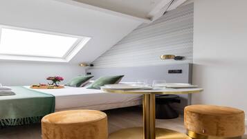 Een strijkplank/strijkijzer, wifi, beddengoed