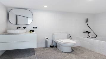 Een douche, een haardroger, handdoeken