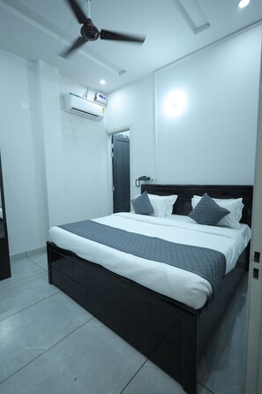 Economy Double Room | Free WiFi - Atithi Hotel and Dhaba (Panipat)
