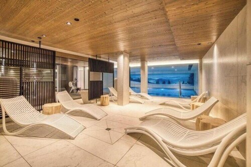 Luxurious 4-room apartment with swimming pool, gym, spa and parking