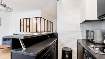 Fridge, microwave, stovetop, dishwasher