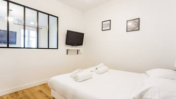 1 bedroom, iron/ironing board, internet, bed sheets