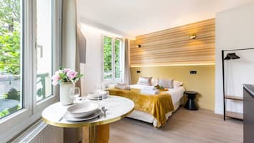 Iron/ironing board, free WiFi, bed sheets