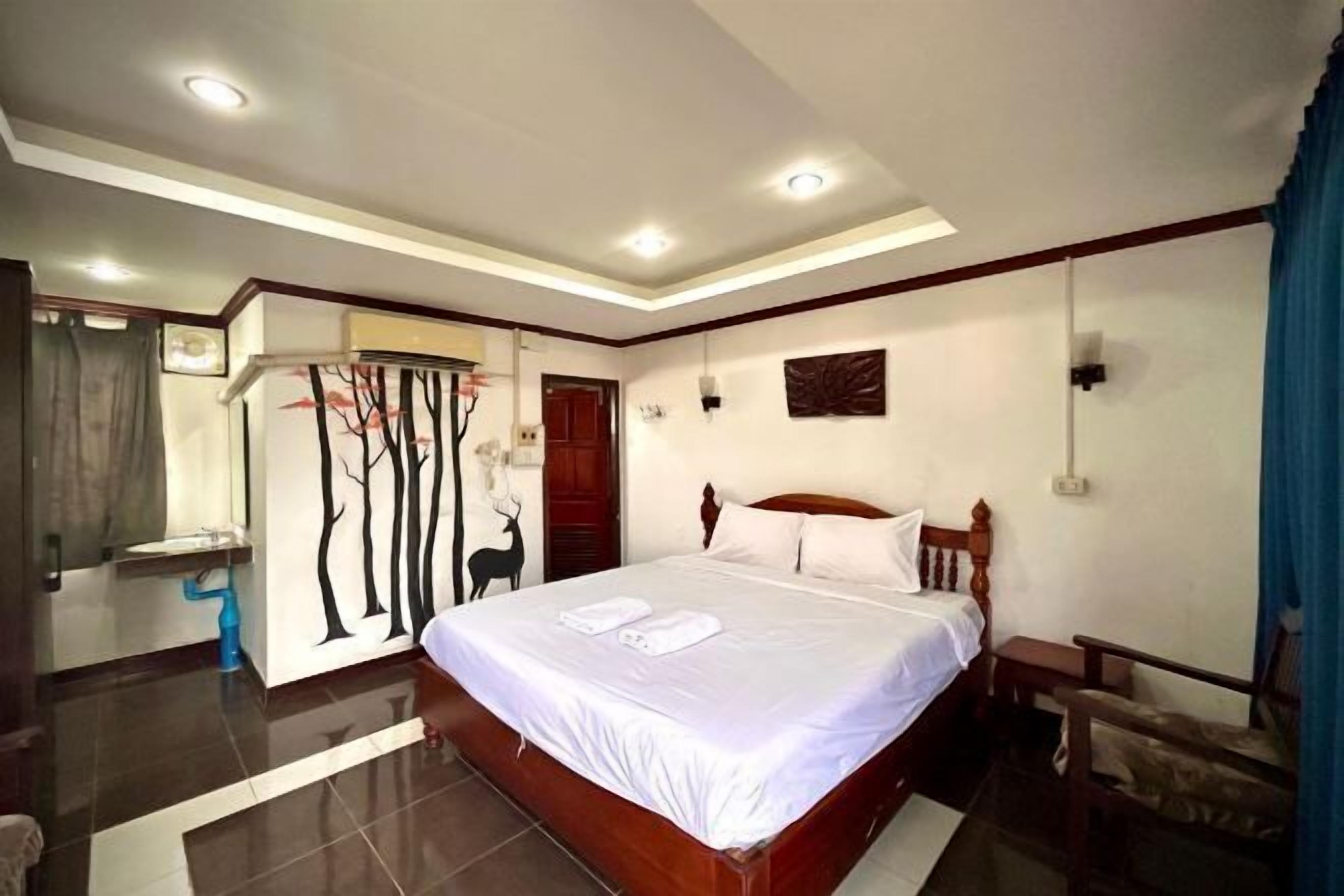 Masa, ücretsiz kablosuz İnternet, çarşaf takımı 