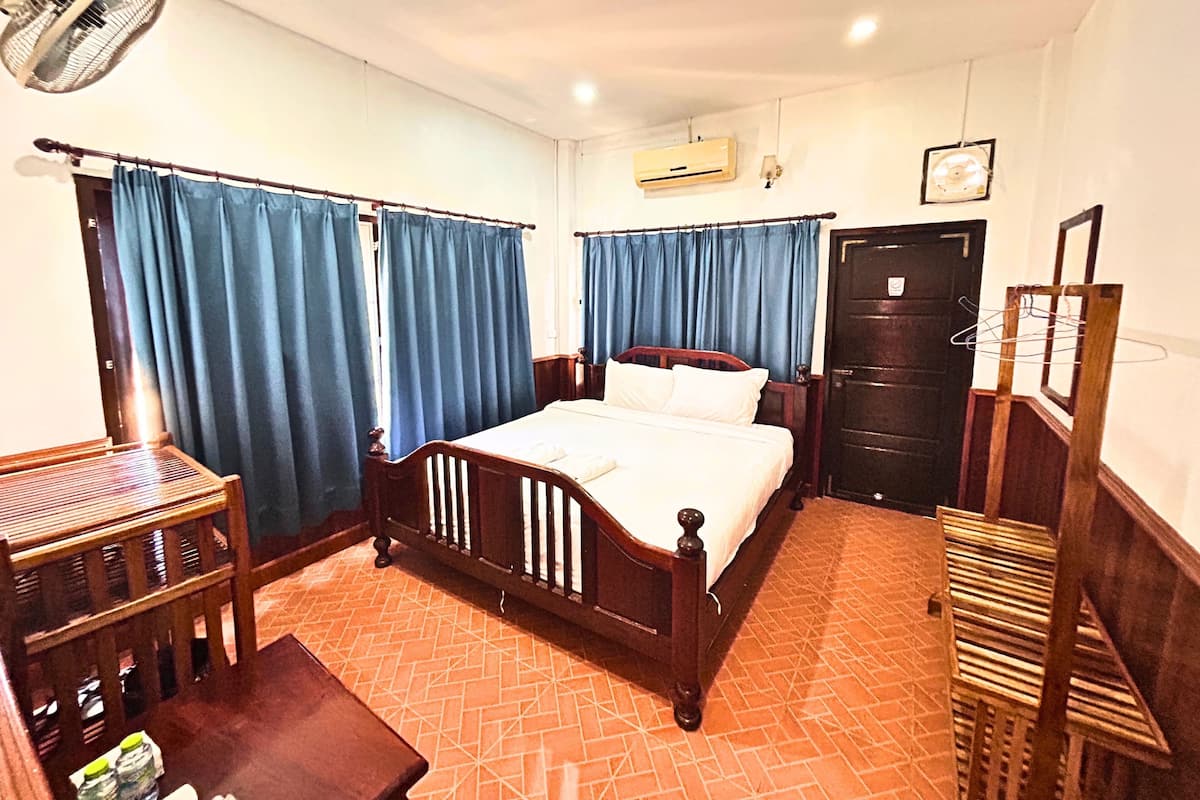 Deluxe Double Room, Non Smoking, Balcony | 1 bedroom, desk, free WiFi, bed sheets