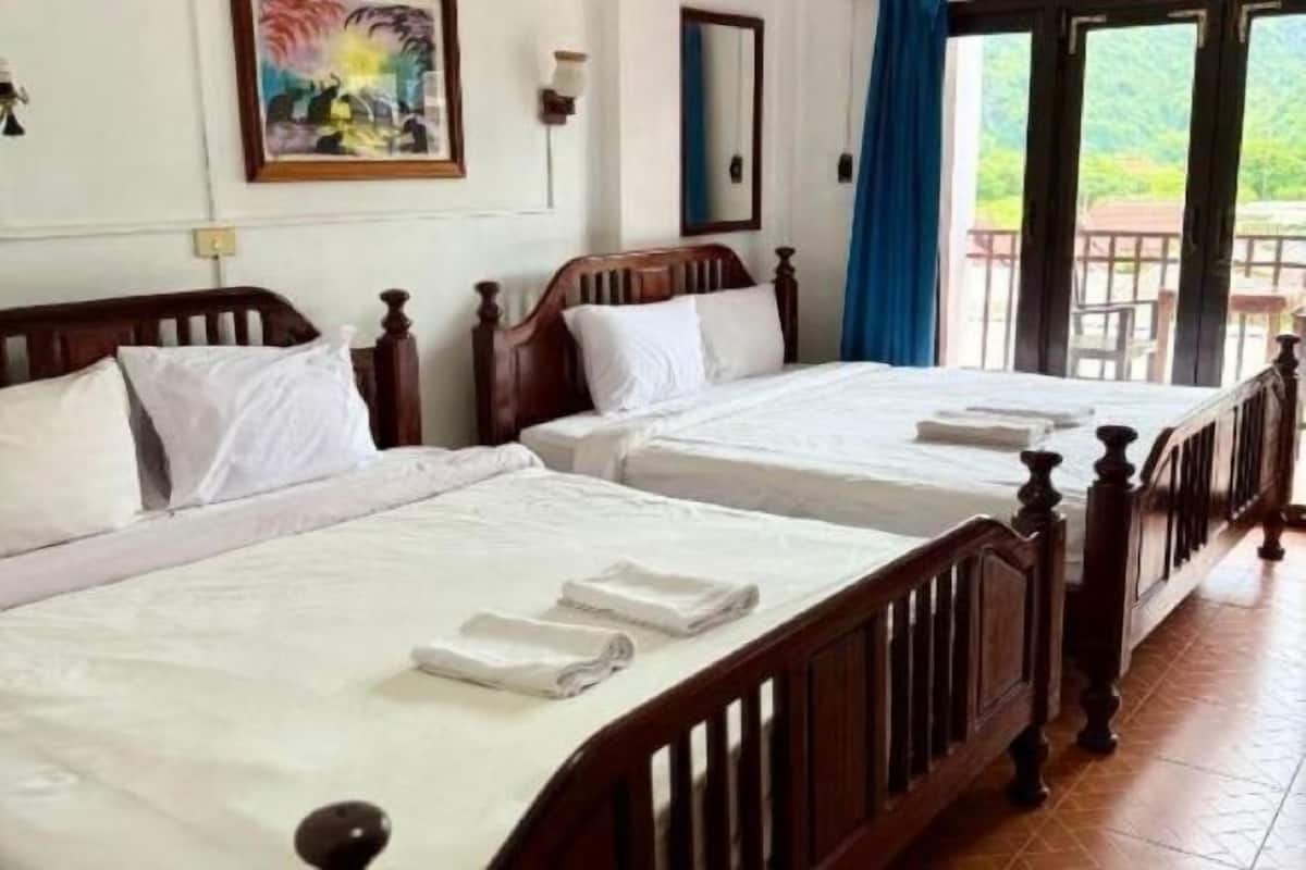 Escriptori, wifi gratuïta i roba de llit