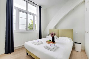 2 bedrooms, desk, iron/ironing board, travel cot