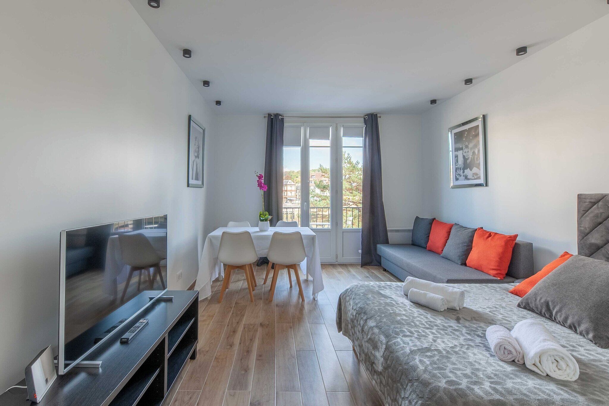 Fer et planche à repasser, Wi-Fi gratuit, draps fournis