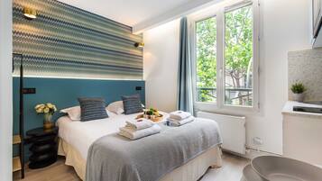 Iron/ironing board, free WiFi, bed sheets