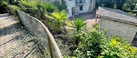 Villa, plusieurs chambres, accessible aux personnes Ă mobilitĂ© rĂ©duite, fumeur | Terrain de lâhĂ©bergement