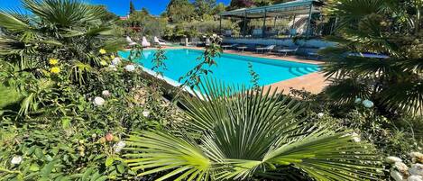 Villa, plusieurs chambres, accessible aux personnes à mobilité réduite, fumeur | Piscine | Piscine extérieure