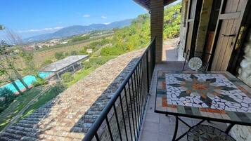 Villa, camere multiple, accessibile ai disabili, fumatori | Ristorazione all'aperto