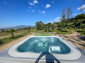 Outdoor spa tub - Spoleto Poolside - Sleeps 24 (Spoleto)