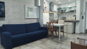 Unclassified image, 4 of 27, button - Downtown Apartment With Private Yard YR1 (Thessaloniki)