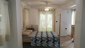 Unclassified image, 3 of 27, button - Downtown Apartment With Private Yard YR1 (Thessaloniki)