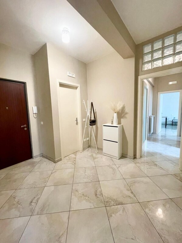 Apartment, 3 Bedrooms, Accessible, Smoking | Interior