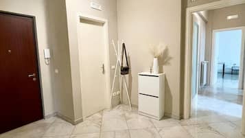 Apartment, 3 Bedrooms, Accessible, Smoking | Interior