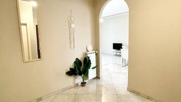 Apartment, 3 Bedrooms, Accessible, Smoking | Interior