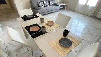 Apartment, 3 Bedrooms, Accessible, Smoking | Dining