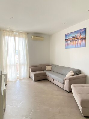Apartment, 2 Bedrooms, Smoking, Balcony | Living room - Casa Vacanza Le Cinque Terre (La Spezia)