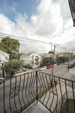 Appartement, 4 chambres, balcon, vue ville | Enceinte de l’hébergement