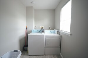 Departamento, 4 habitaciones, balcón, vista a la ciudad | Interior