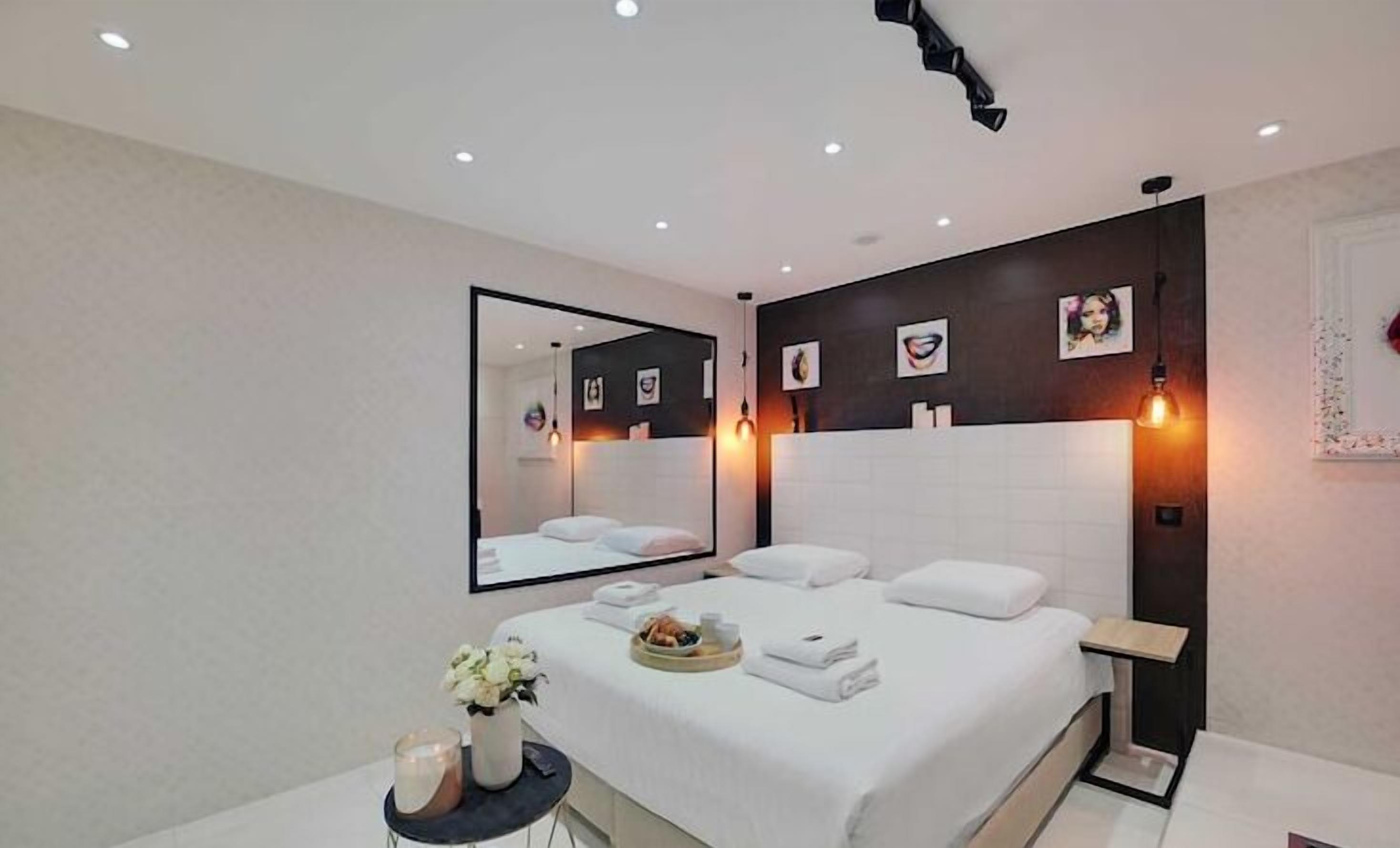 2 soverom, skrivebord, strykejern/-brett og wi-fi (inkludert)