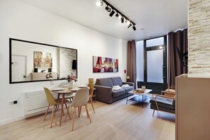 Interior - Intimate Flat w/ A/C & Jacuzzi - 2BR/6P Montmartre (Paris)