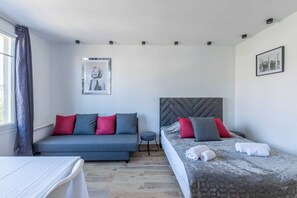 Bügeleisen/Bügelbrett, kostenloses WLAN, Bettwäsche