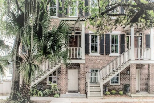 Magnolia Garden • Walkable • Free Street Parking