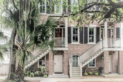 Magnolia Garden • Walkable • Free Street Parking