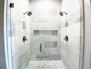 Hair dryer, towels - Magnolia Estate – 3 Private Quarters, Walk to Sites (Savannah)