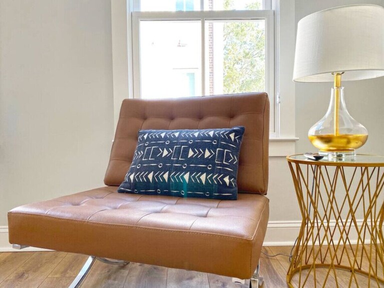 Magnolia Carriage Shared Courtyard + Garage - Savannah, GA