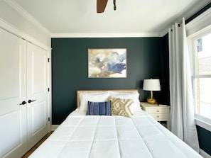 1 habitación, tabla de planchar con plancha y cuna de viaje 