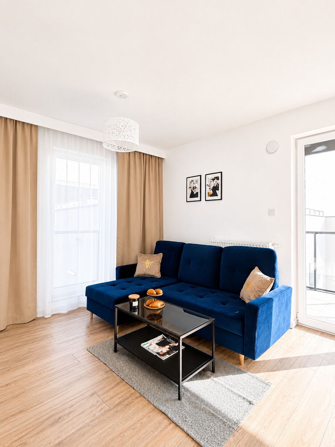 Appartement Supérieur, vue cour intérieure | Coin séjour | Télévision de 40 pouces avec chaînes numériques