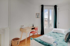 2 habitaciones, escritorio, tabla de planchar con plancha y wifi gratis 
