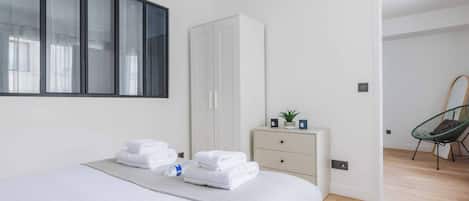 2 chambres, fer et planche Ă repasser, Wi-Fi, draps fournis